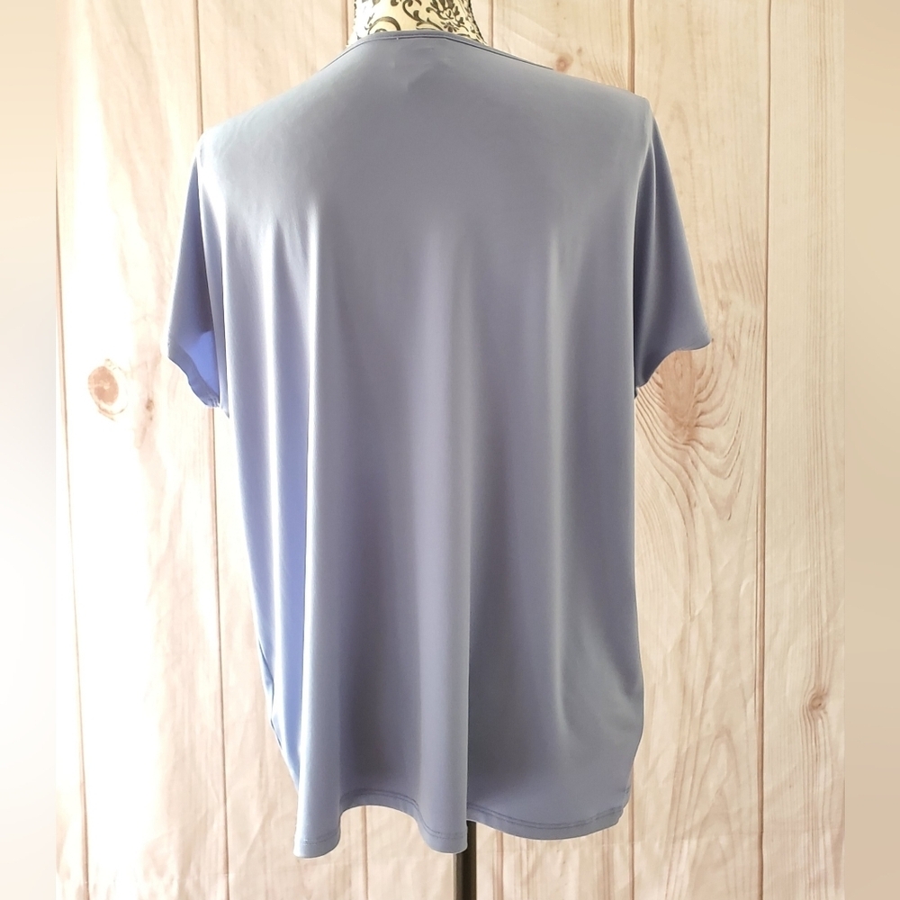 💎$3 WITH BUNDLE💎 Blouse in Soft Blue - Picture 5 of 7